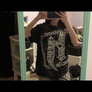 black grunge skulls shirt